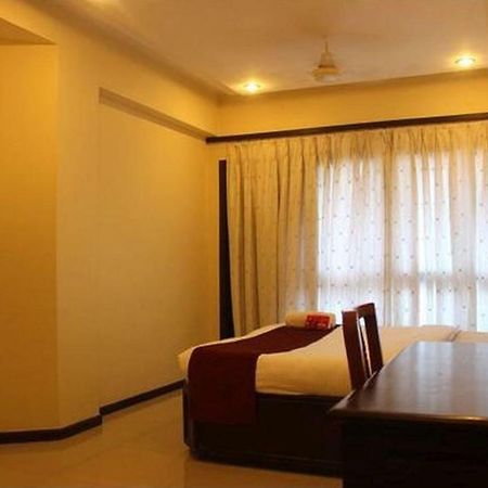 P M Regency Hotel Vadodara Bagian luar foto