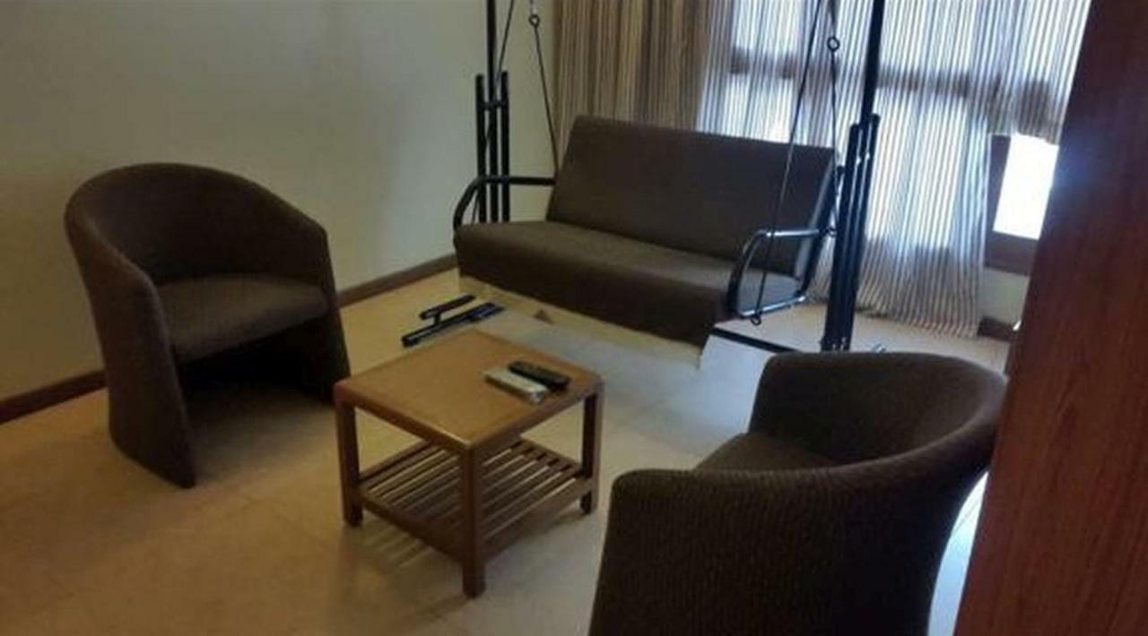 P M Regency Hotel Vadodara Bagian luar foto